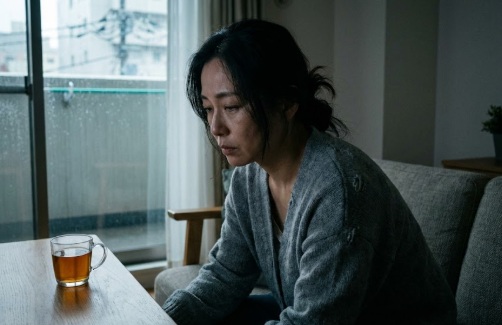 パワーストーンセラピーを受けた50代女性イメージ