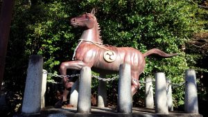 日牟禮八幡宮の馬の像